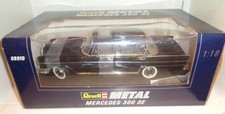 Revell 1:18 Mercedes 300 SE in