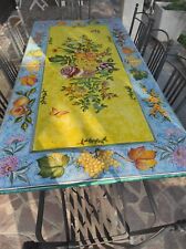 tavolo in ceramica di Deruta, 220x110x97 cm, con 8 sedie in ferro battuto.