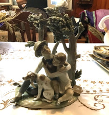 Statua in Porcellana Lladro   coppia di ragazzi con cane sotto un albero 40cm