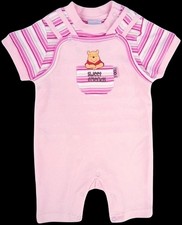 Set t-shirt e salopette rosa