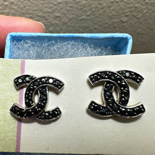 Orecchini perno logo pavè - orecchini, a