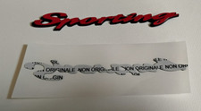 Sigla posteriore in plastica fondo rosso Sporting per Fiat Cinquecento 1992>