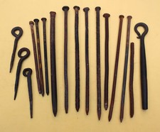 SERIE DI VECCHI CHIODI E ALTRO