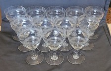 12 Verres à pied anciens en