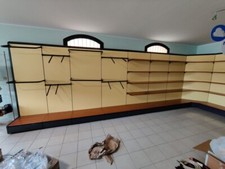 Arredamento negozio usato:  banconi, scaffali, specchio, registratore di cassa