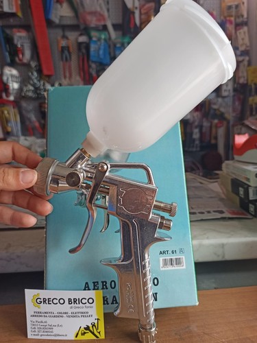 Aerografo con serbatoio