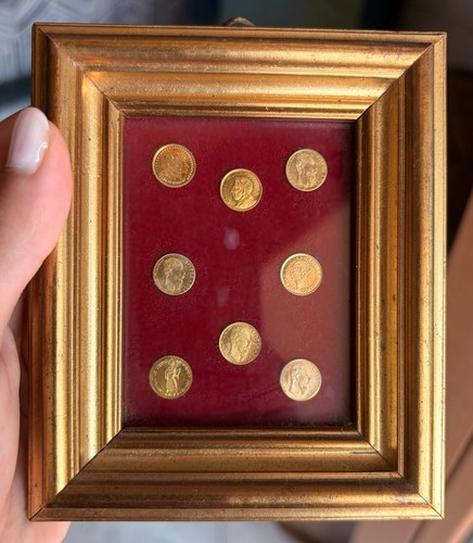 Quadro con monete mondiali - 8,