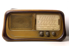 Radio MAGNADYNE modello A13 a valvole