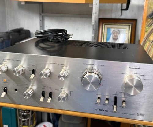 Amplificatore stereo integrato