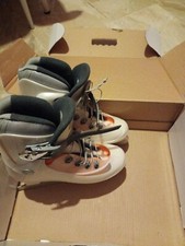 PATTINI DA HOCKEY BIANCHI E