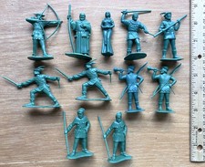 11 figurine soldatini