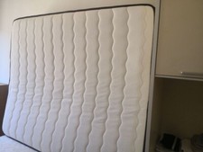 Materasso matrimoniale bianco