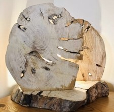 Lampada da tavolo in legno