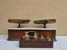 ANTICA BILANCIA LEGNO E MARMO A DUE PIATTI CORREDATA DI TUTTI I PESI TOTALE 13