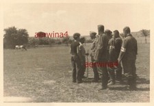 Soldati tedeschi con contadini