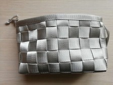 Borsetta / Trousse / Porta cosmetici in raso color Grigio Perla della JUST ?