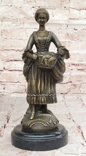 Statuina in bronzo firmata