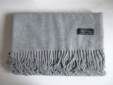 Scialle. Lana e Cashmere. Nuova Senza etichette. 76x196cm. Colore grigio.