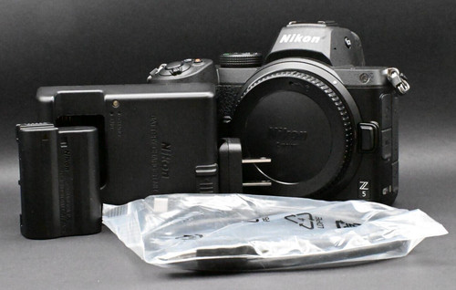 Nikon 3 megapixel - z5, 24,3