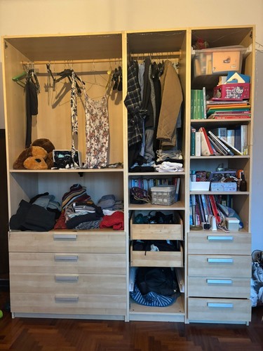 Armadio ikea aperto senza