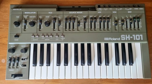 Sintetizzatore analogico