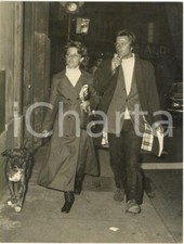 1970 ca ROMA Via Frattina - Anna Maria FERRERO con marito Jean SOREL a passeggio