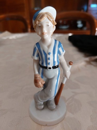 Royal copenaghen figurine - royal,
