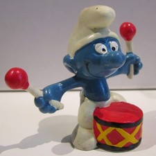 392-PUFFI-PUFFO BATTERISTA-DRUMMER-2.0009-HONG KONG © 1966 PEYO SCHLEICH Ⓢ BERRI