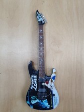 Miniature Guitar (24cm Tall) : METALLICA KIRK HAMMETT ESP WHITE ZOMBIE
