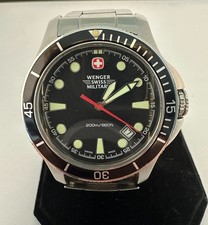 Orologio Wenger Swiss Military rotondo tono argento quadrante nero testurizzato data - 79176