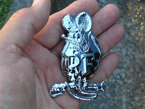 Ratfink badge cromo - badge,