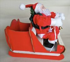 Slitta Decorativa Di Legno Fatta A Mano Con Pupazzo Di Babbo Natale. Decorazione