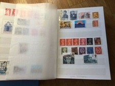 Piccola ma interessante collezione di francobolli italiani ed esteri.