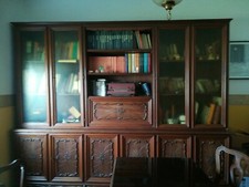 Libreria In Legno completa di scrittoio, sedie e tavolo