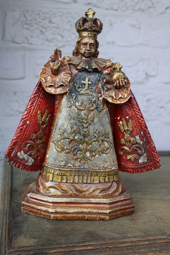 Antica statua religiosa