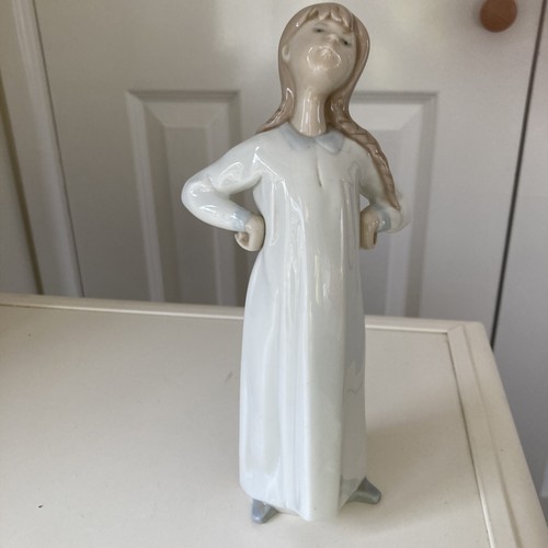 Lladro 4872 girl stretching - 4872,
