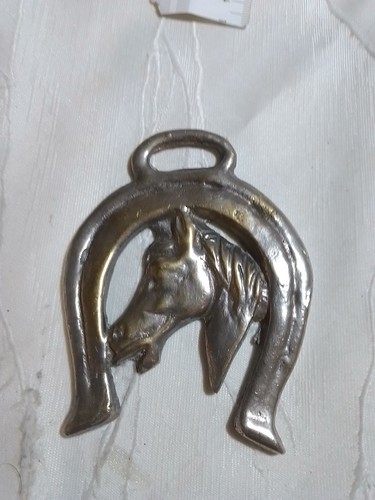 Ferro cavallo bassorilievo - di,
