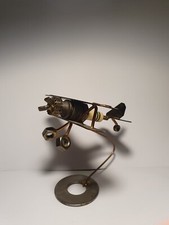 Aeroplano in metallo fatto con