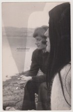 Ragazza e uomo persi nel