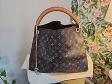 Louis Vuitton Artsy MM Hobo