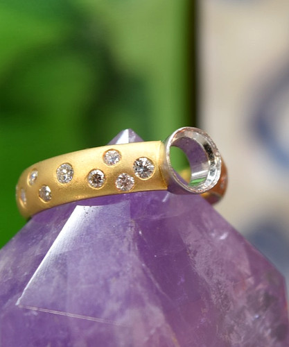 Anello solitario fascia