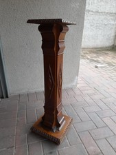 Colonna in legno lavorata a