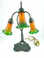 Lampada da tavolo con vetri flute con base in ottone anticato stile floreale 900