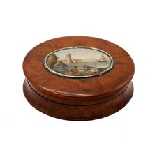 (4562) Antica Snuff Box in legno di radica incastonata una targa in micromosaico