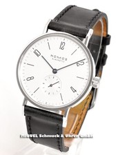 Nomos Tangente carica manuale