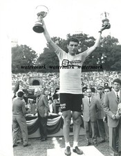 Fotografia originale Felice Gimondi vince il Giro d'Italia a Milano del 1967