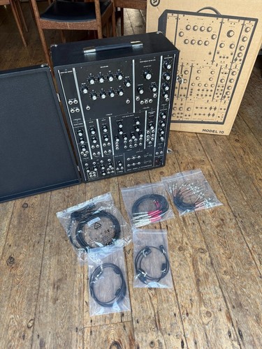 Moog modello - , 10