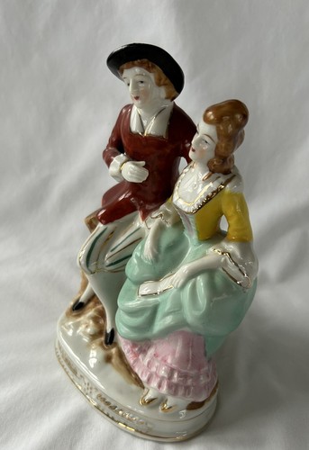 Figurina coppia corteggiamento