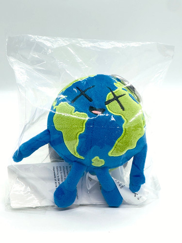 Kaws uniqlo universe charm - universe,