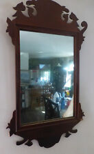 Specchio antico in legno di mogano lavorato a mano stile Chippendale, alcune perdite a tr